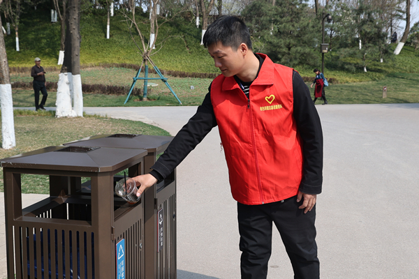 第一黨支部黨員“充電”忙！